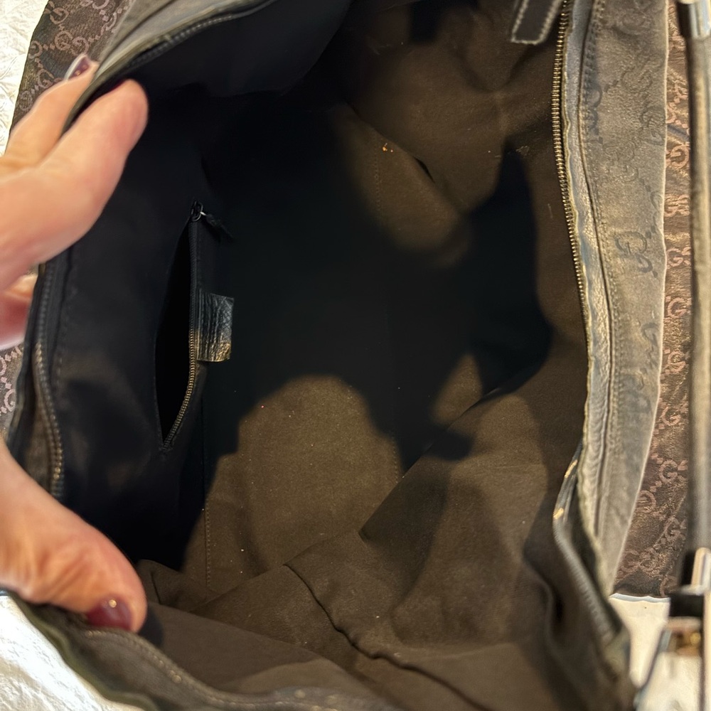 Gucci Black Monogram Shoulder Bag - Picture 4 of 8